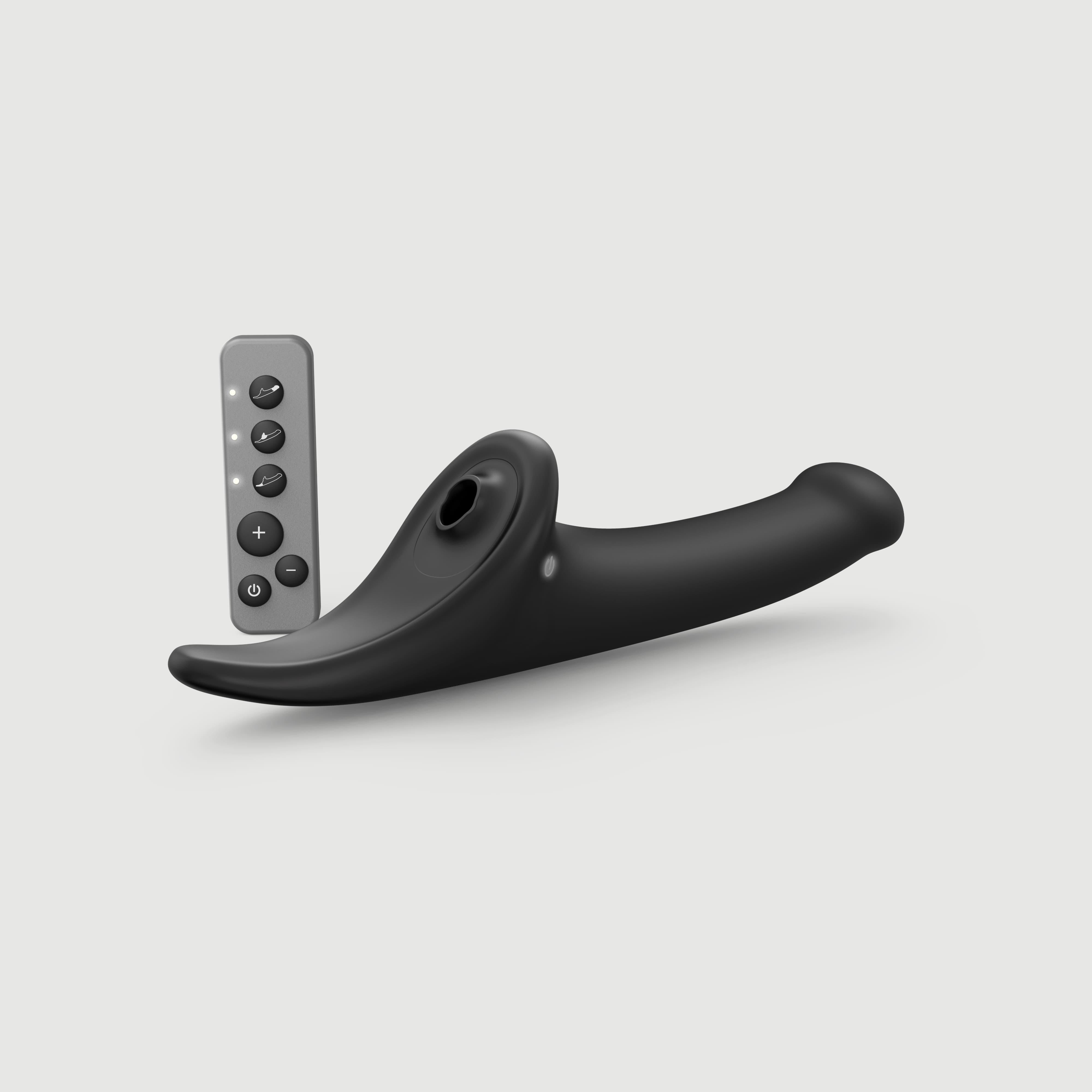 Фаллоимитатор Strap-on-me MULTI ORGASM DILDO c стимуляцией клитора и вибрацией M, черный