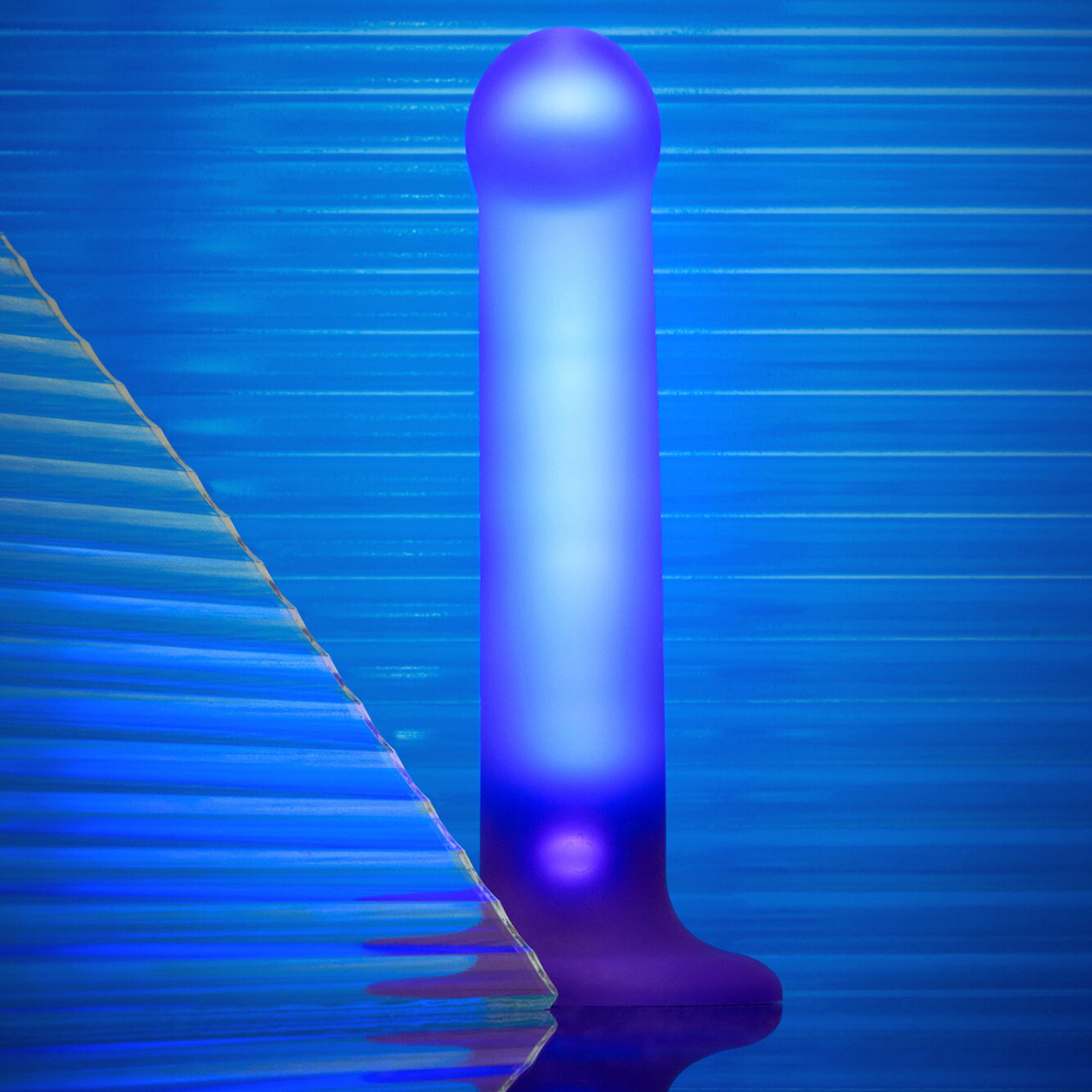 Светящийся фаллоимитатор Strap-on-me Glow-Led Dildo - M, фиолетовый