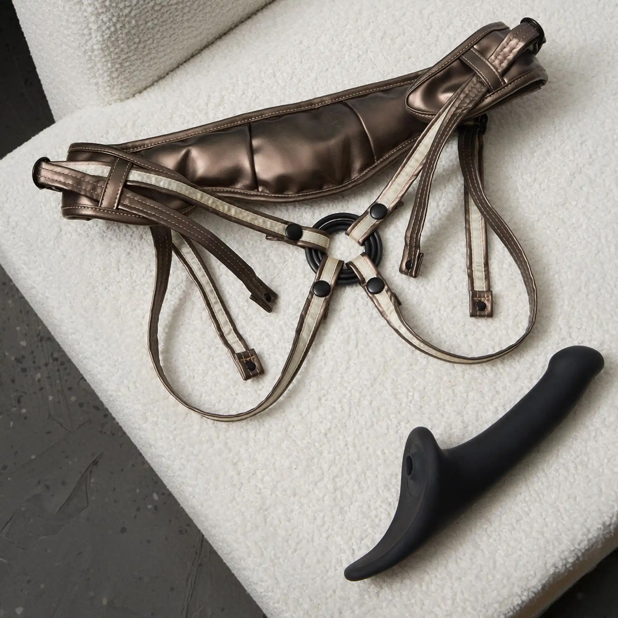 Пояс для страпона Strap-on-me LEATHERETTE HARNESS DESIROUS - NEW DESIGN, бронзовый