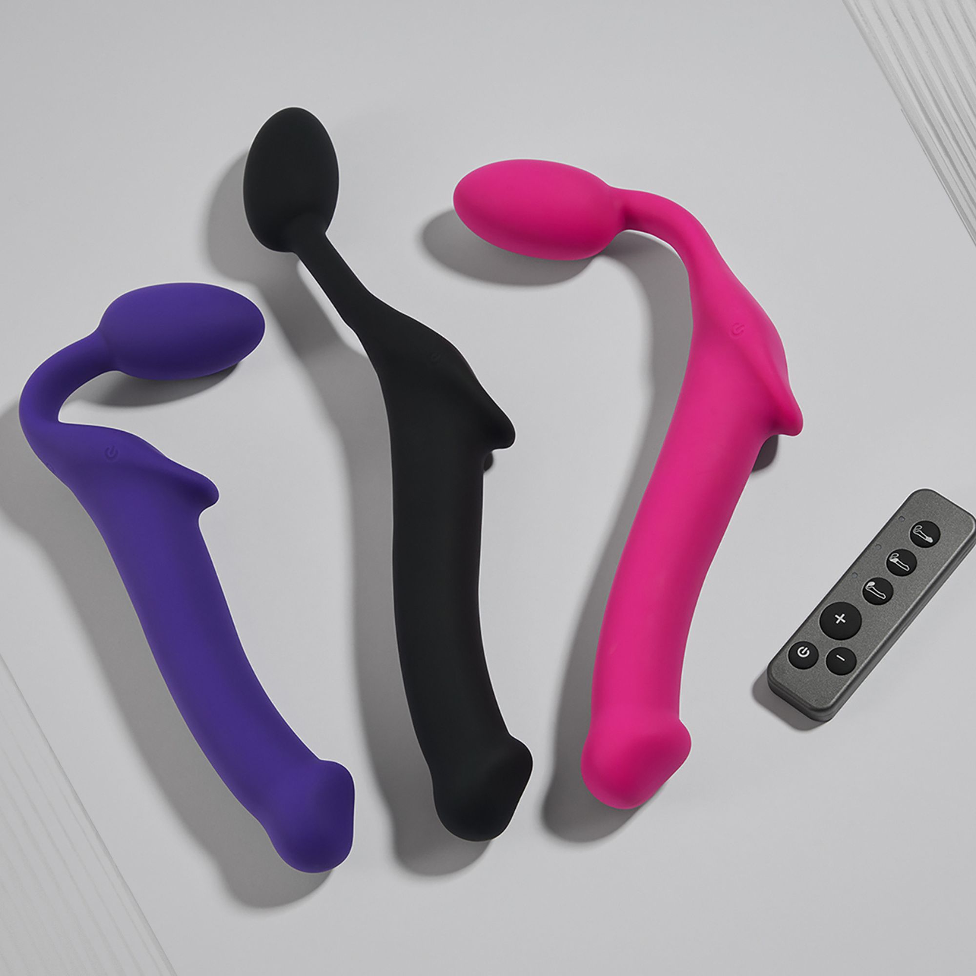 Гибкий страпон Strap-on-me с вибрацией, с 3-мя моторами, фиолетовый, размер L
