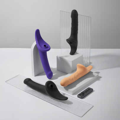 Фаллоимитатор Strap-on-me MULTI ORGASM REALISTIC DILDO с стимуляцией клитора и вибрацией L, телесный